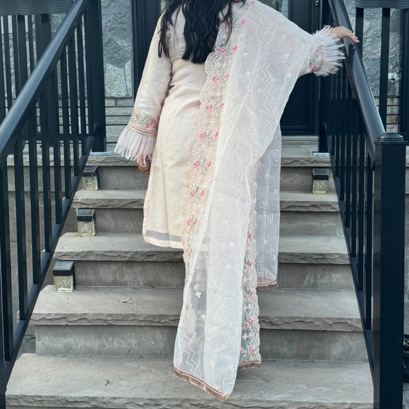 light pink suit! Purchased at kohinoor Canada. Brand new-worn 4 hours! - Picture 4 of 5